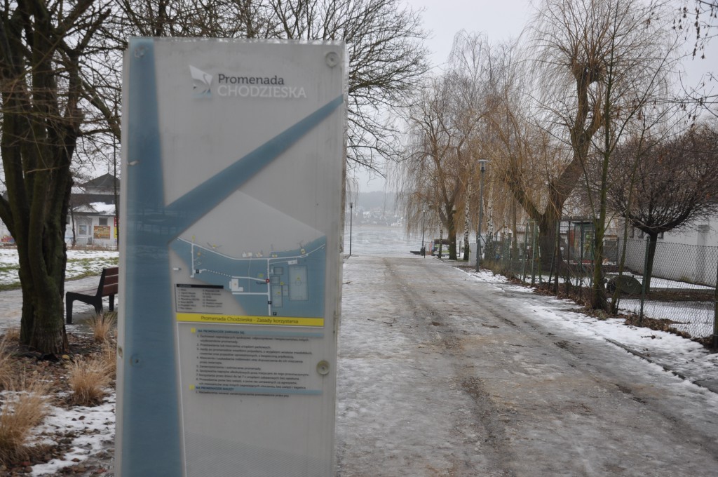 Chodzieska promenada w środku zimy