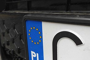Rejestracja auta przez internet i koniec z przynoszeniem tablic. Rząd przyjął...-11814