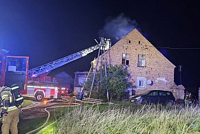Nocny pożar w Sokołowie Budzyńskim. Trzy rodziny straciły dach nad głową-12627