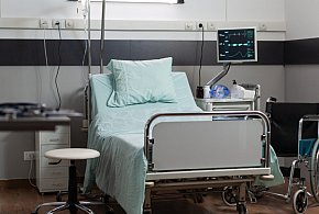 Lek wycofany z powodu zanieczyszczeń. W środku znaleziono fragmenty szkła-12661