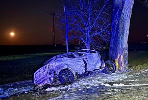 Bohaterska akcja w Margońskiej Wsi. Kierowca uratowany z płonącego auta-12755