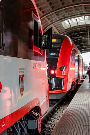 Nowe pojazdy, rozstrzygniecie konkursu „Pociąg do sztuki” oraz Targi TRAKO.-181