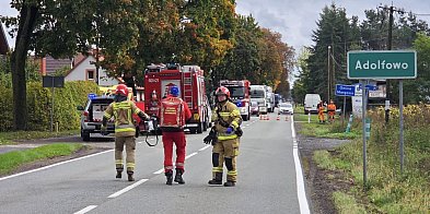 Wypadek w Adolfowie: pasażer ranny przez kamień spod ci-12538