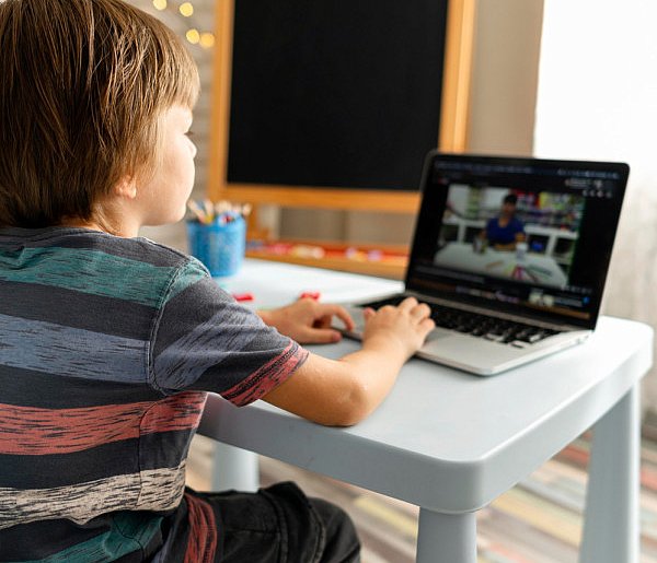 Popularni influencerzy mogą mieć kłopoty. Treści dla dzieci budzą kontrowersje-12776